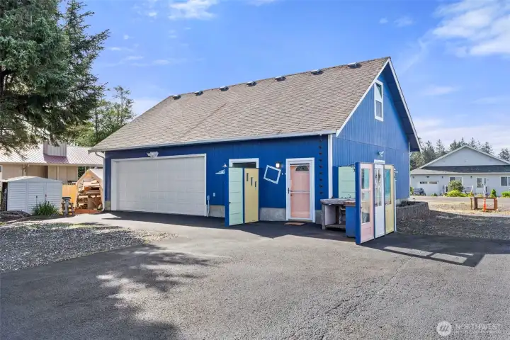 detached 2 car garage w/studio , 1/2 bath and 2 bonsu rooms upstairs