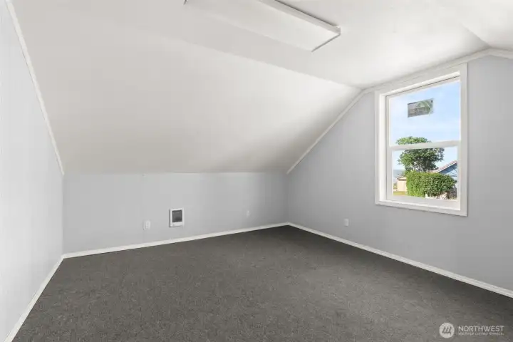 bonus room 2 upstairs of garage is finished with heat