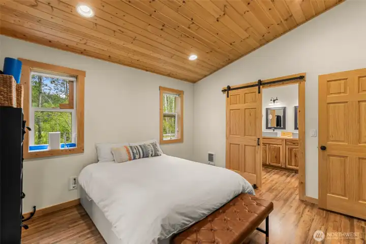 Thoughtfully designed with a quiet, minimalist aesthetic, the space feels both cozy and refined—an ideal setting to unwind after a day of outdoor adventure.
