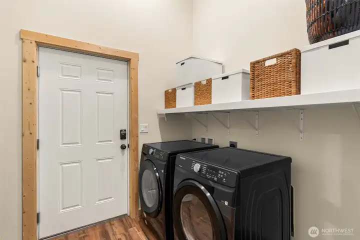 Laundry Accès to Garage, extra stage