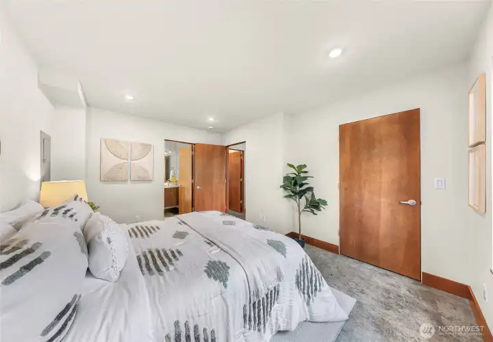 Lower bedroom with ensuite and large closet Lower bedroom with ensuite and large closet