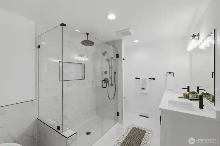 Beautifully master-crafted primary en-suite.