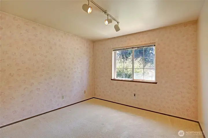 Guest bedroom.