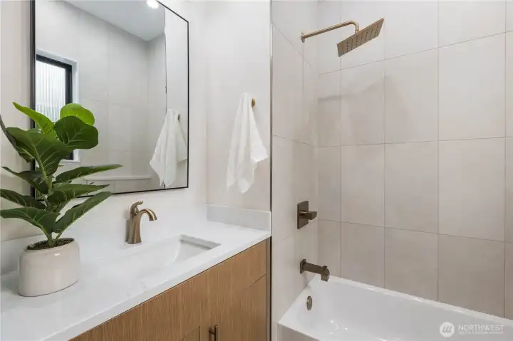 Main Level Suite Bathroom