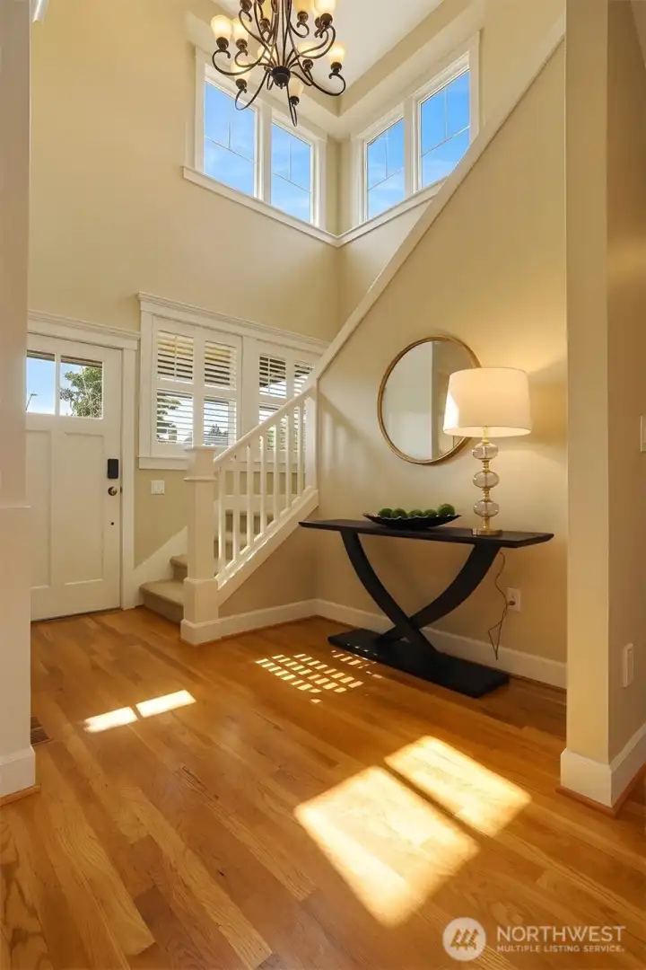 An elegant transition between floors and a stunning first impression for your guests. This open staircase is bathed in natural light from abundant windows, creating a bright and inviting atmosphere.