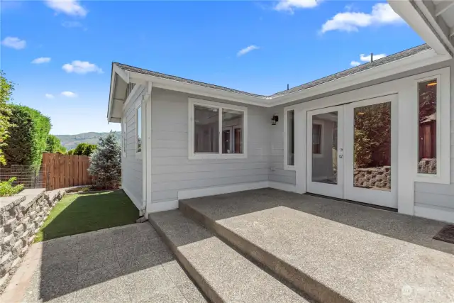 Big patio (that's artificial turf in the photo - no mowing here!)