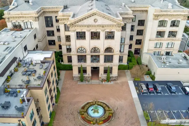 Queen Anne High School, originally built in 1908 and masterfully converted into condominiums in 2006, offers a unique opportunity to own a piece of the city’s rich heritage.