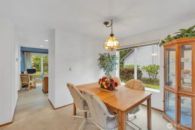 Large dining room between living room and kitchen.