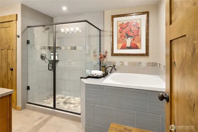 Primary bath with dual sinks, large walk-in shower and soaking tub. Time to relax!
