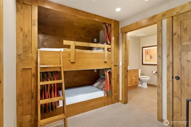 Bunk nooks for the kiddos!