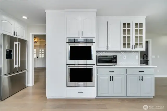 Double Kitchen-Aid ovens.