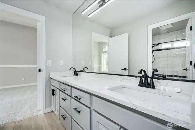 Jack n'Jill bath between bedrooms rooms.