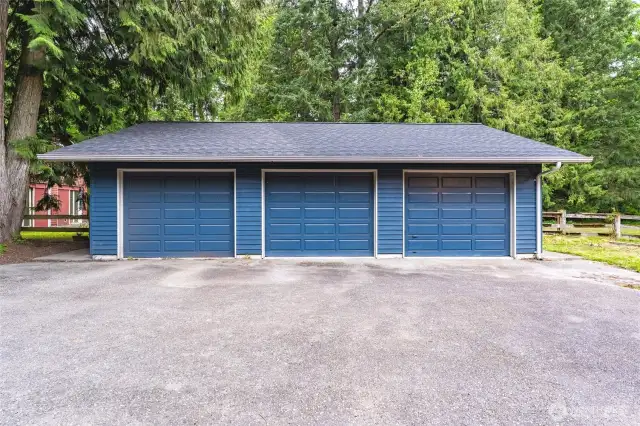 Parking for three cars plenty of space for storage and hobbies.