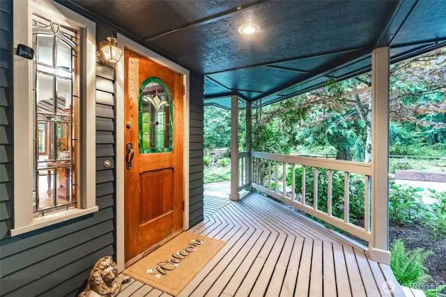 The welcoming front entry.
