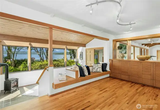 Sitting area/dinning with built in custom cabinets
