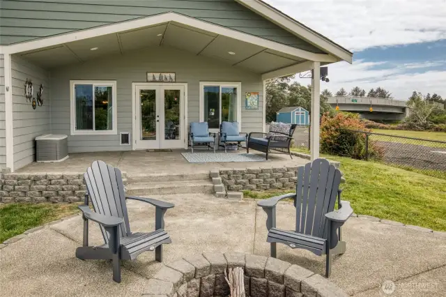Covered Patio/Custom Firepit