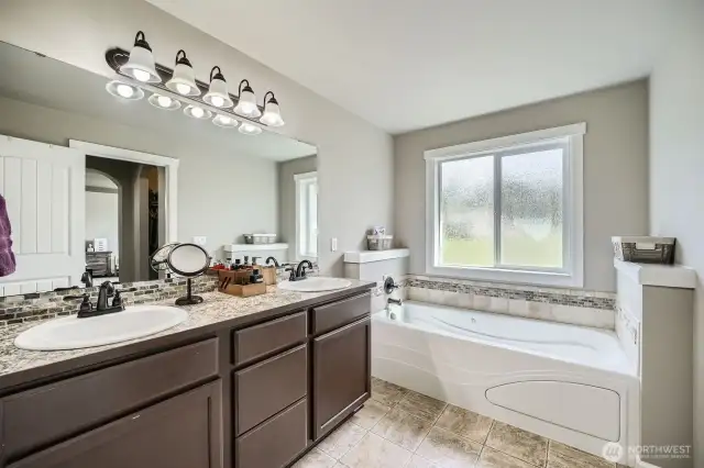 Primary bedroom bathroom
