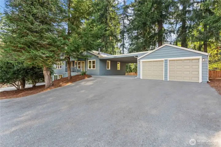 Large Kentridge Area Home w/2-Car Garage, 4-Car Carport and 2 Driveways! Close to everything: Lake Youngs, Kentridge HS, Sunrise Elementary School, Soos Creek Park & Trail, Meridian Valley CC & Golf Course