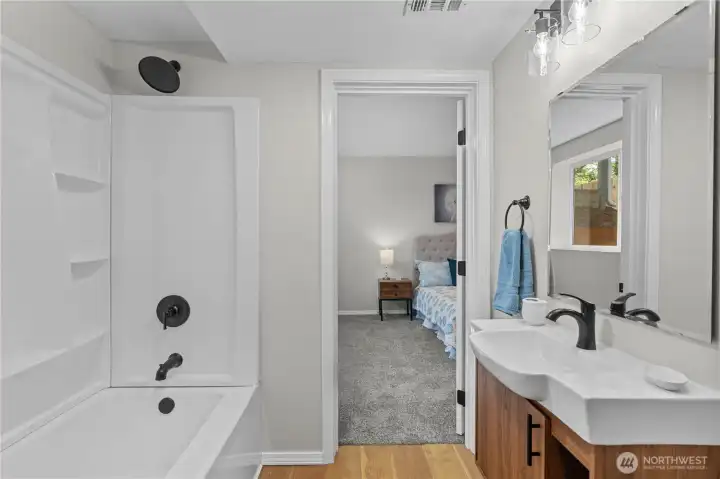 En Suite Full Bath off the Primary Bedroom.