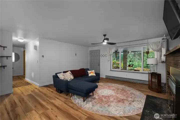 A 3rd view of the GR - big window for southern light.