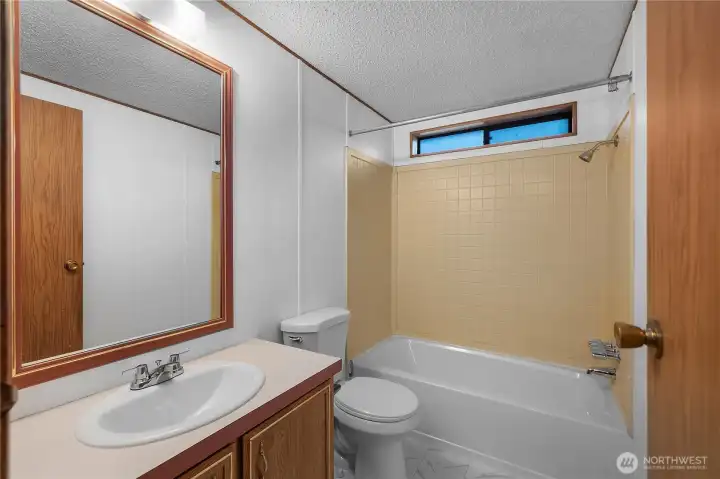 The hall bath. Fresh paint.