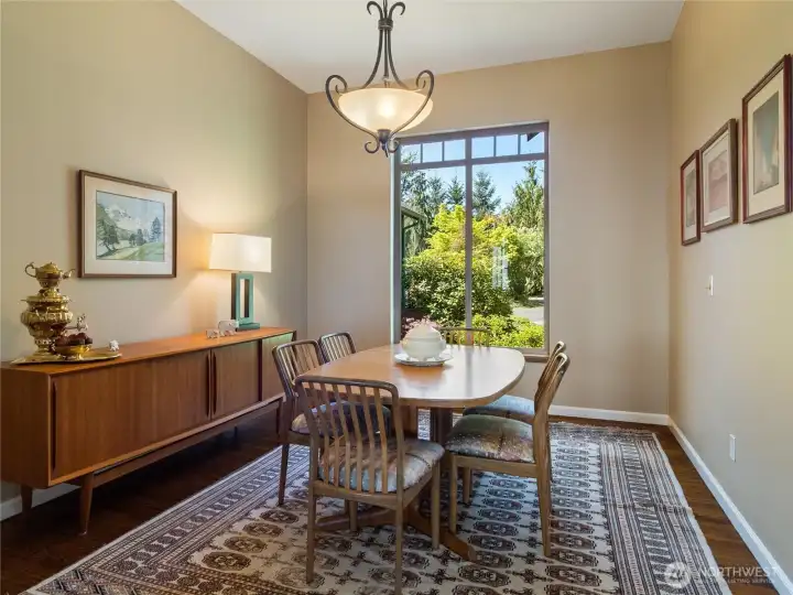 Dining Area w Courtyard views!