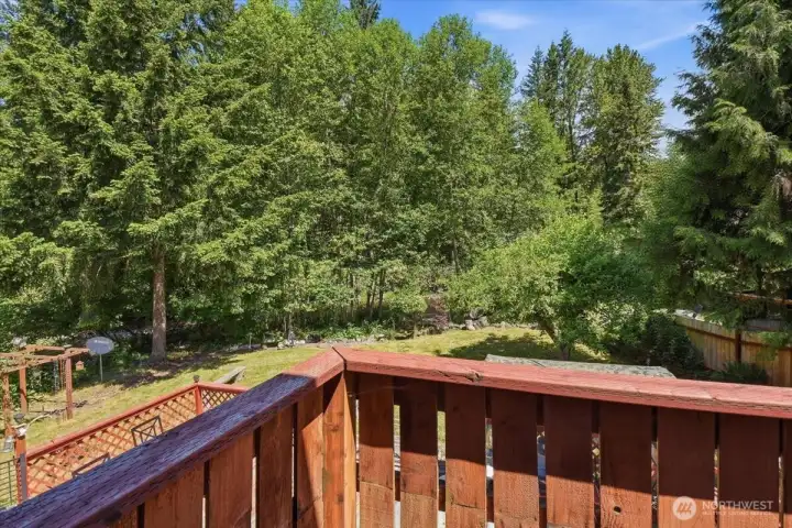 Small Back Upper Deck with new Treks Decking Small Back Upper Deck with new Treks Decking