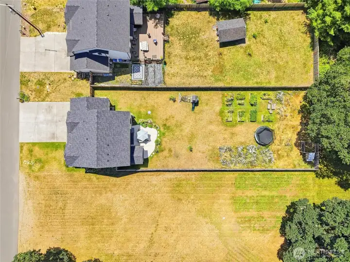 Every inch of the lot is usable- however you please, because NO HOA!