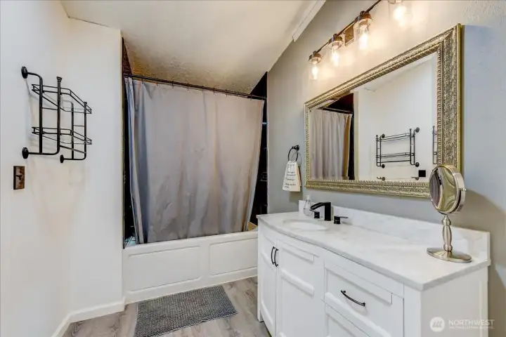 Primary Bedroom Full BAth