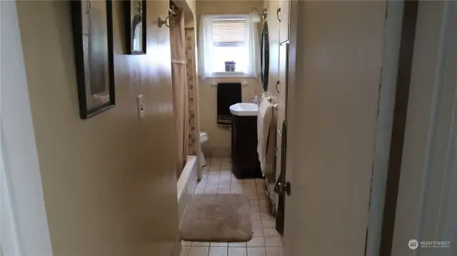 Full bathroom downstairs with an arch over the tub area.  This is one classic bathroom.