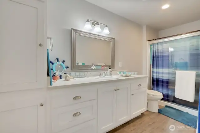Upper floor bathroom