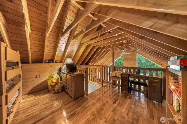 Beautiful cabin style loft area