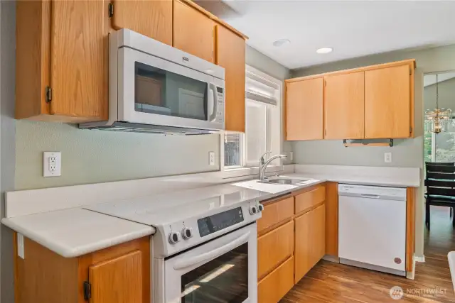 Kitchen with quartz counters
