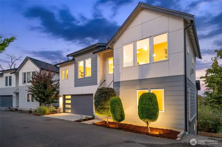 This home sits nestled at the end of the community. With excellent walking to the Southwest Pool, playfields, pickleball/tennis, a running track, SW Branch of the Library, eateries like Westy, Löcol and Birdhouse. Plus easy commutes to 509 or I-5- close to Lincoln Park, Sea Tac and 6 miles to downtown. Ease of living!