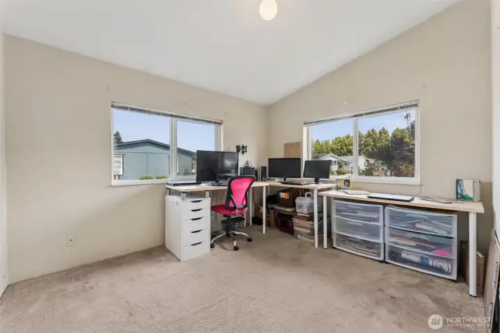 Large bedroom 2 - light, bright with a large closet