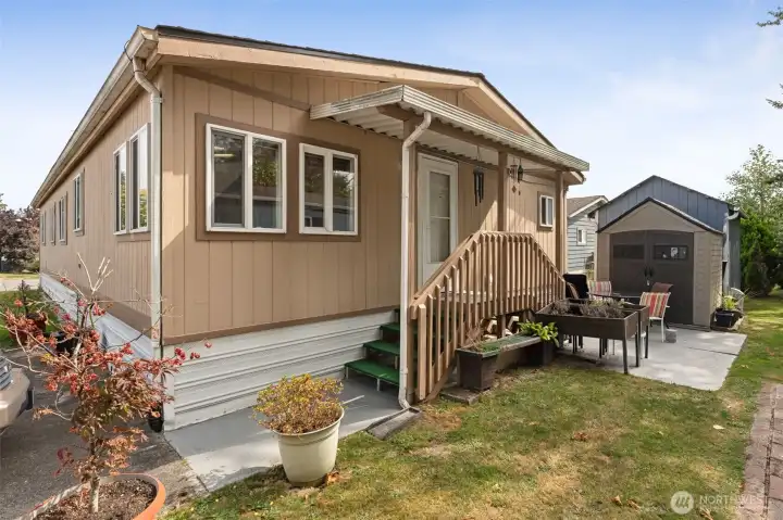 Covered deck and back porch with a great outdoor patio -- perfect for your outdoor dining!