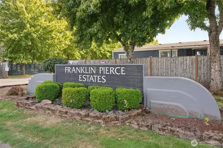 Welcome - All Ages Park! Centrally located to shopping, the freeway and schools