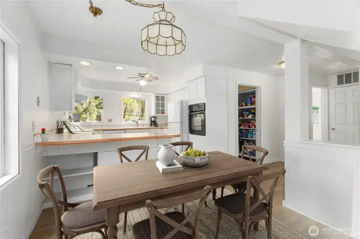 Virtually Staged dining area