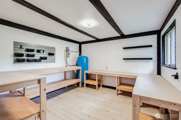 Office/ Workspace connected to Garage