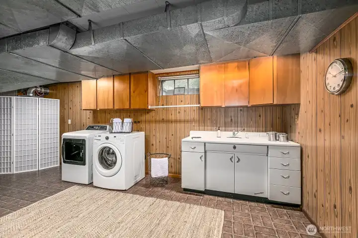 An oversized laundry room again offers lots of options....  Great crafting space!