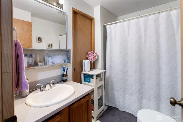 Full bathroom upstairs.