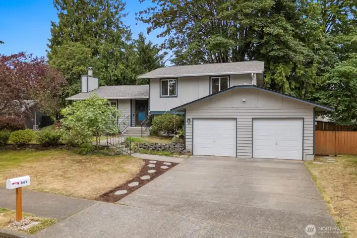 This move-in ready home has a 2 car garage, 2 spaces for parking in the driveway as well as side street parking This move-in ready home has a 2 car garage, 2 spaces for parking in the driveway as well as side street parking