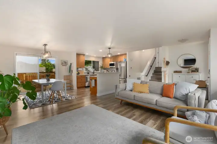 Nice open floor plan that opens to a newly finished deck Nice open floor plan that opens to a newly finished deck