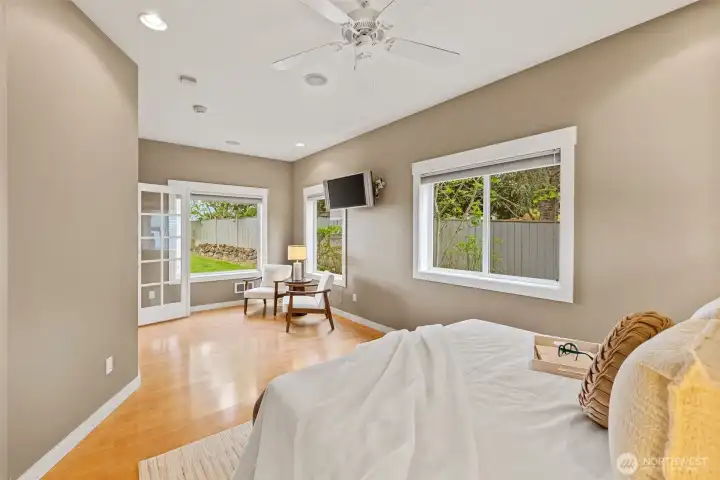 Main-level primary suite with spectacular views. Main-level primary suite with spectacular views.