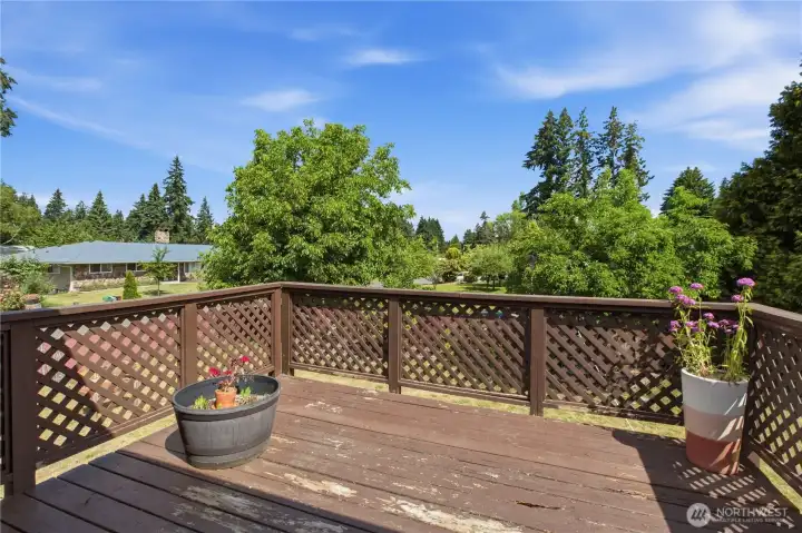 Upper Level; Raised Deck Upper Level; Raised Deck