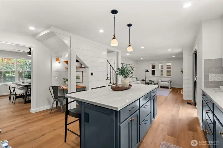 Updated kitchen perfect for entertaining! Updated kitchen perfect for entertaining!