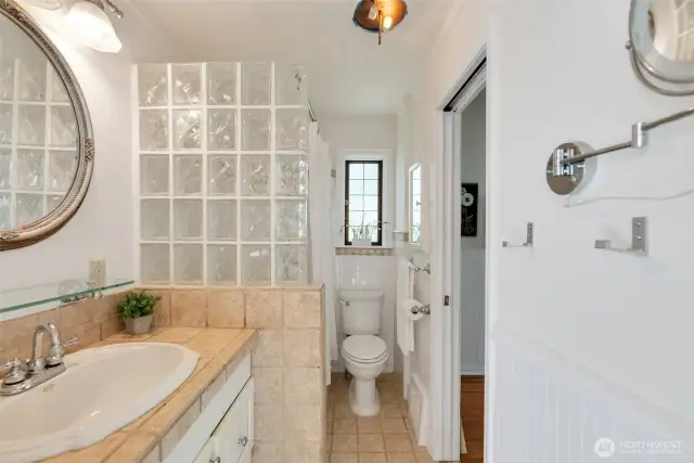 Main floor full bath