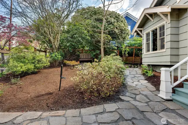 Private landscaped yard