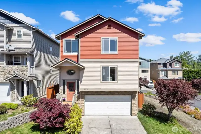 Easy access to transit, shopping, parks!