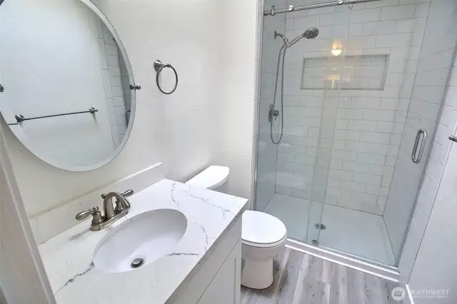3/4 bath in the hallway